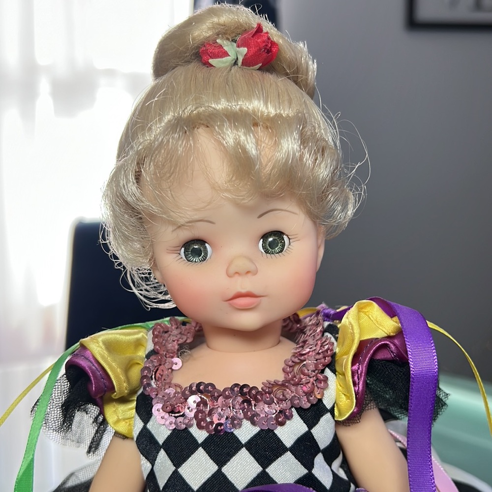 Madame Alexander - Carnavale Samantha with Extra Outfit - Picture 2 of 6